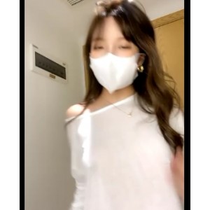 可爱女主播的奶包作品：两部精选直播内容