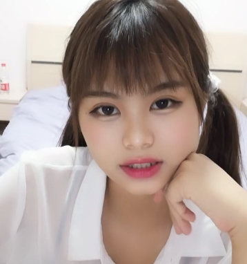 车灯大的妹子直播，腰细2V，1.6GB百度云