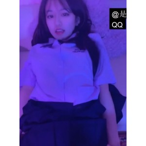 不见星空经典版：尽力剪辑的经典精彩镜头，摆脱丑无趣的服装，与男朋友的亲密动作，以及马桶和镜子的看直播！