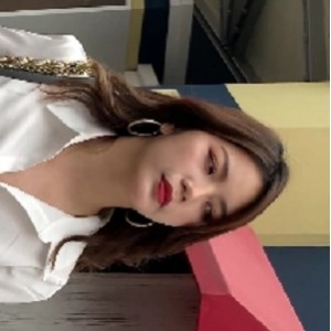 白色连衣裙让你的胖臀和长腿美出新高度！美女视频百度云等你来拿！