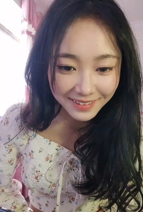 1.半糖顶点：甜蜜满屋2.34V39G百度盘：轻松管理你的数据3.小糖粉色白色高跟鞋：时尚气质尽显4.金色长发：美丽如梦5.空气净化器：安心呼吸洁净空气6.比喻放松愉悦：从心出发，活出最美的自己