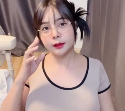 TS丰满女神YoshiThunchanok23V2G视频片段图片反差比兴奋，男粉粉丝要求！几周时间体验！