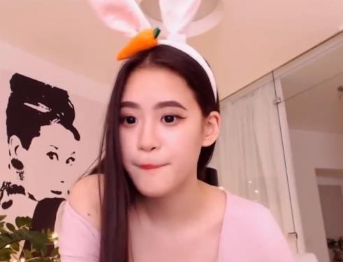 OnlyFans超模LiChang：东南亚美女、欧美清纯、豪放闺蜜、浮力爽感