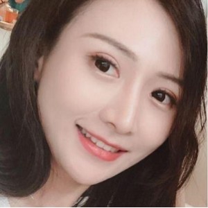 极品美女与男友的网络攻击：颜值高身材火辣，倒立插1V99M，让人心醉心痛