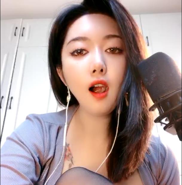 H播佼佼者萌奶大美：火爆烧神，撩人技巧，吃瓜视频，欲罢不能！