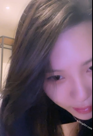 《小石头热舞直播：毕业后放松心情，闺蜜聚会激萌视频集锦》