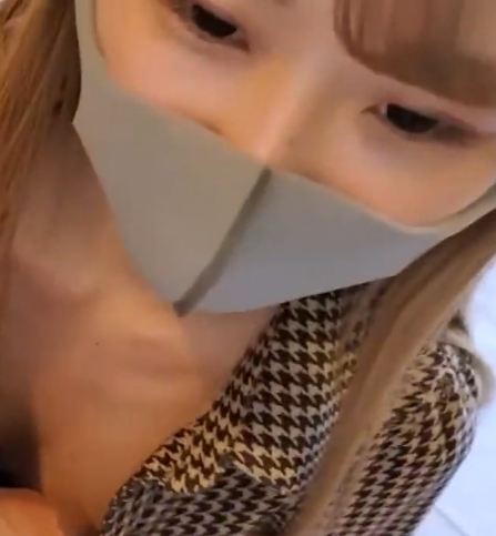 《网红张小玲：搭讪奇怪姐，酒店打粑粑C，1V+四人游！》