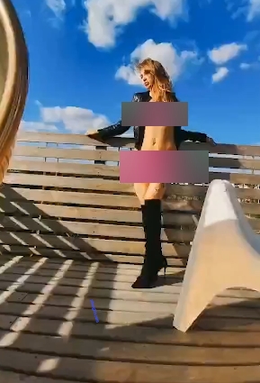 网红{{网红名字}}火辣秀场：超大尺特写床上功夫，美貌改变世界