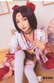 神樂坂真冬Cosplay女神精彩演出：白色丝袜、蝴蝶结、鹿角等经典动漫宅男资源