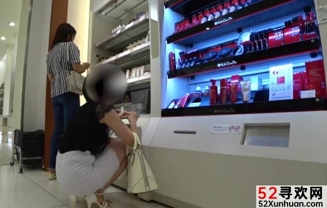 性感御姐街拍精彩瞬间：网红{{网红名字}}带你走进罗马神话中的美人