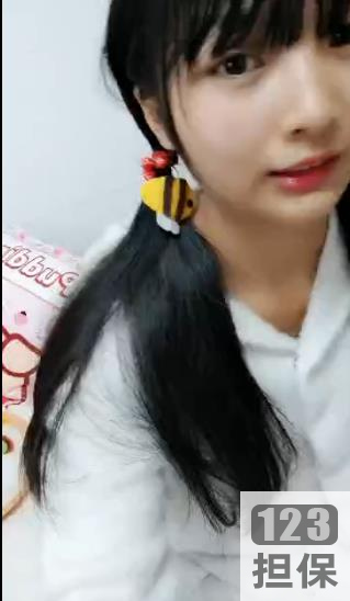 《猪猪女孩95部：可爱活泼的小小猪，给你带来快乐的热门网红视频资源》