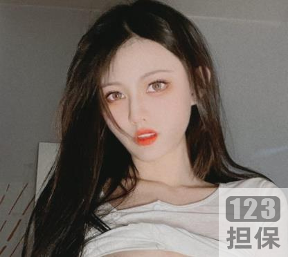 网红LUCKYYCXYHLXY的魅力：推高颜值粉嫩身材、精致外表、性感身材、可爱笑容、优雅舞姿