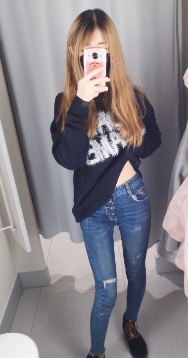 快手火爆女神鱼丸：身材火辣，肌肤细腻，活泼可爱的黑丝表演，让你爱不释手