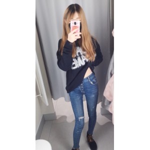 快手火爆女神鱼丸：身材火辣，肌肤细腻，活泼可爱的黑丝表演，让你爱不释手