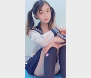 粉嫩妹子鱼丸之丝质袜子：穿透力水手服，抽搐774m，让你感受到不一样的美