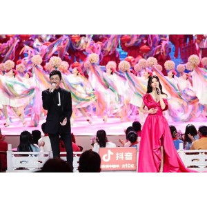 2022年辽宁卫视春节联欢晚会：4K高码率，中字，抖音，传统文化与现代美学完美结合，明星精彩表演，精彩瞬间！《2022辽宁卫视春节联欢晚会：传统与现代完美结合，明星精彩表演！》