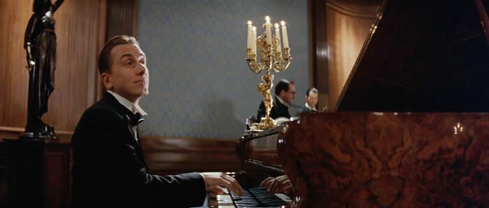 《海上钢琴师：泰坦尼克号上的爱与坚持》