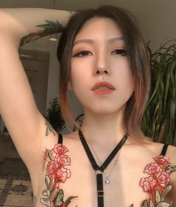 极品国模纹身御姐，火辣美艳，最新有尺度合集！