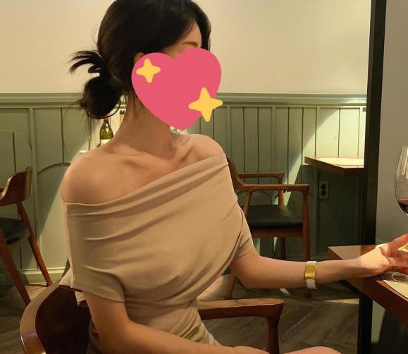 《某航空Ashley私拍火辣Papa，38万粉见证穿越云霄的精彩旅行》