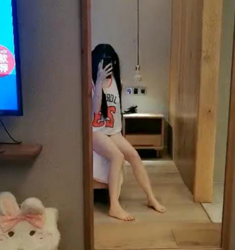 虎牙超人气新人浮力姬最新散播,居然有这么多福利!