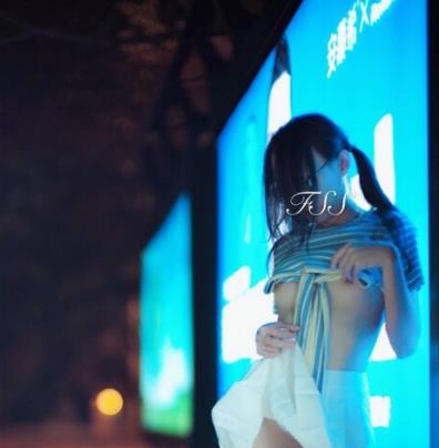 最新某推人气超级火爆有尺度高颜值本土美女【极品】露出女神（FSS冯珊珊）最新稀缺散播合集[173v-21.5G]