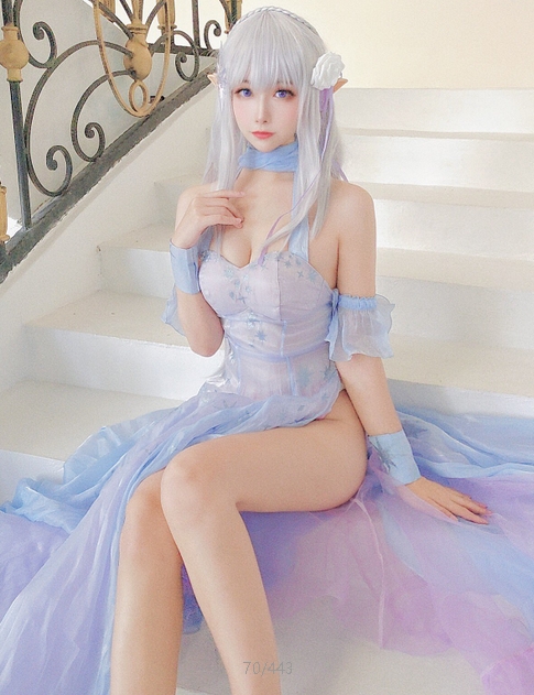 最新某推绝美coser（Momoko葵葵）合集