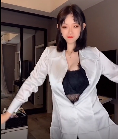 最新斗鱼超人气逆天高颜值曾经的灵魂工程师巨R主播（你的小李老师）最新抖胸完整合集【1V-350M_】