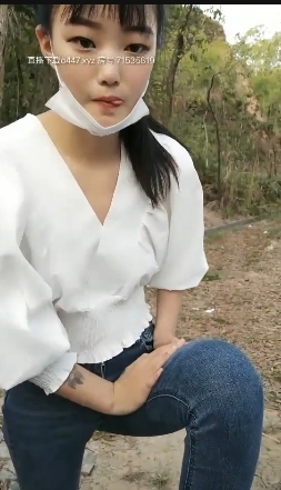 最新斗鱼宅男圈私传散播绝版清纯幼齿素人美女【素人私拍】(S气妹子)室外车阵野外露出绝版视频合集_1.42GB