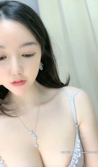 颜值高到爆炸的樱桃小纯纯又来了,这次她来分享“分手”经验。