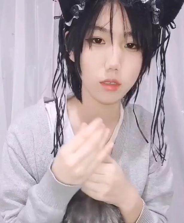 姬韵韵的狐狸尾巴露脸了?其实她穿高跟鞋的时候,真的蛮像狐狸的。