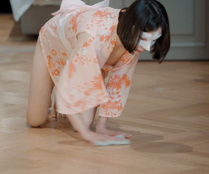 家政系列：九头身御姐型美女的私房特拍