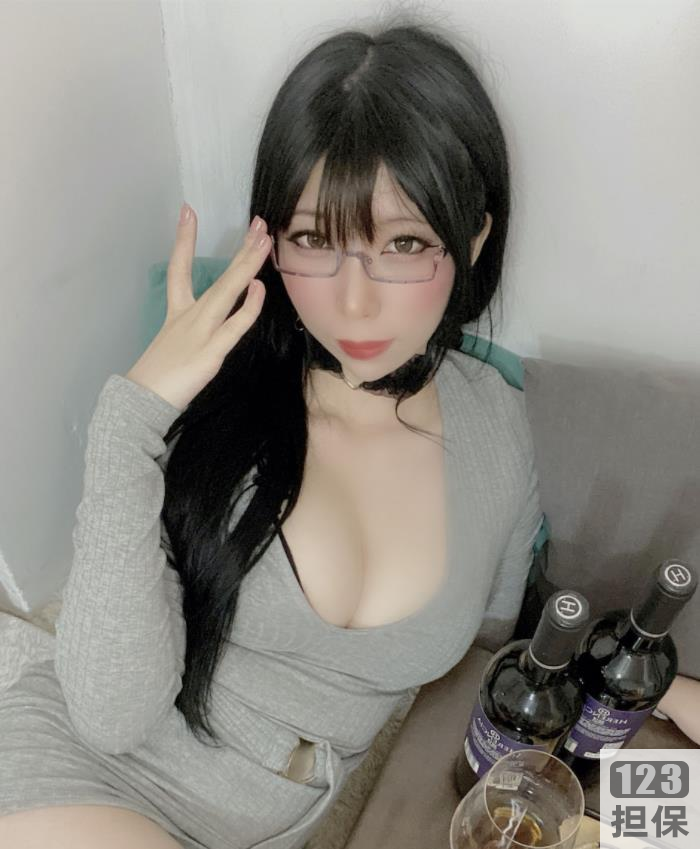 鹿野希14部4K作品合集，微博人气COSER展现长腿可爱风格，值得收藏的精彩瞬间