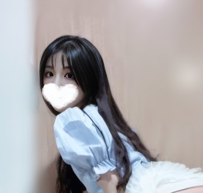 糖果色清新甜美，小粥举牌私拍视频收藏量213