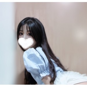 糖果色清新甜美，小粥举牌私拍视频收藏量213