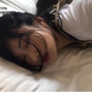 神秘女性展示奇怪玩具收藏，视频大小405v155g