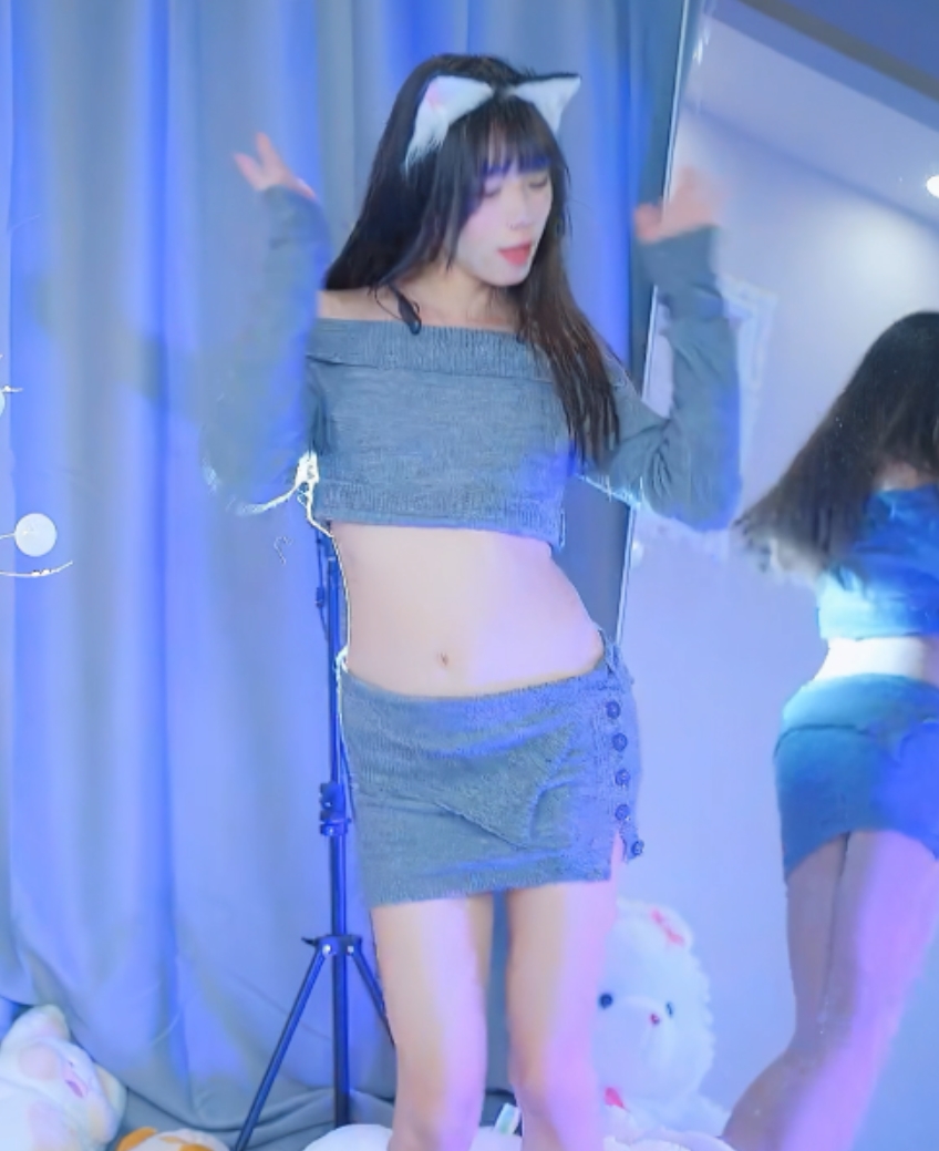 咬一口兔娘：热舞合集，三人游，6.2G，百度盘定制视频，老哥快来打包发上来