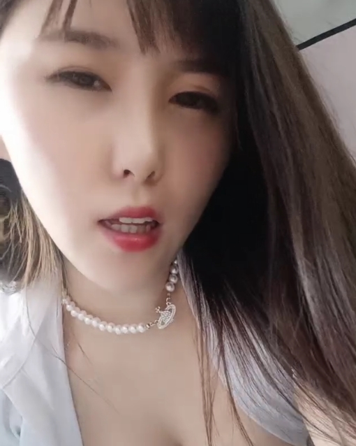 小羊背着的大罩杯，百度收藏57次，惊喜不断