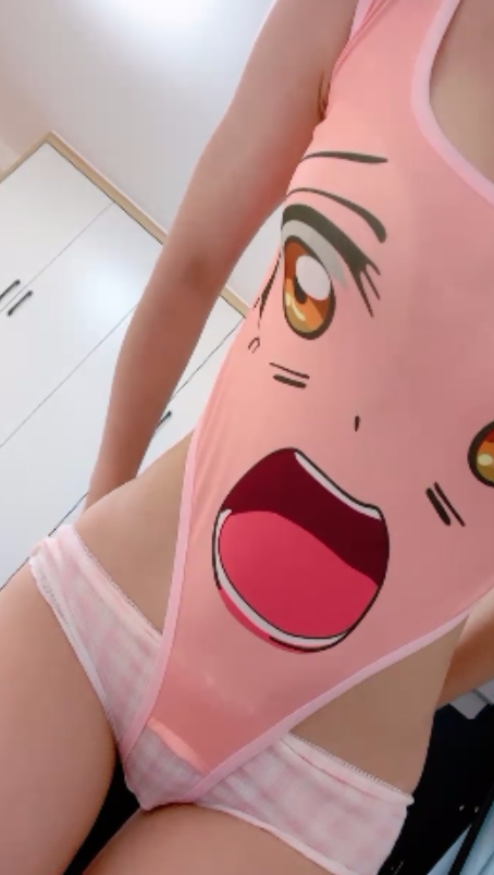 时尚黑框眼镜双马尾乔乔妹妹，收藏185百度ED2K视频热潮