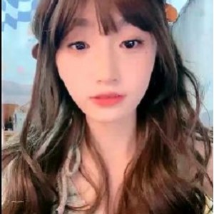 呜崽酱女神颜值巅峰自拍视频4V-2.2G清晰画质