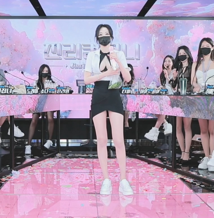 首播韩国女团jinricp脱衣热舞直播秀第5弹，视频大小2v+6.36g，百度盘解压方式新人大波