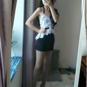 玩游戏展示身材很棒，1.4G视频在百度云等你解锁