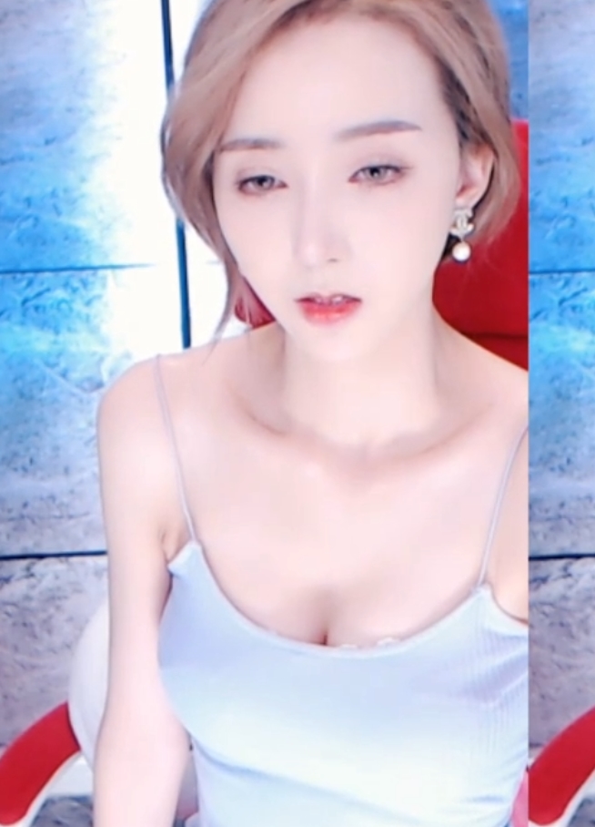 小熙米热舞精选集：性感黑丝秀腿，山沟舞蹈惊艳百度云4.7G视频