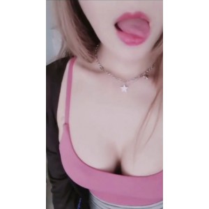 楼梯间大胆放飞自我，美女与朋友重聚，270mb视频分享