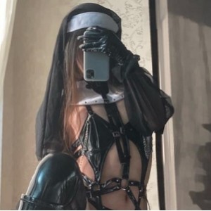 推特COSTS-砖头合集38v，3.1G：外貌出众的TS火爆身材，精致服装让人眼前一亮