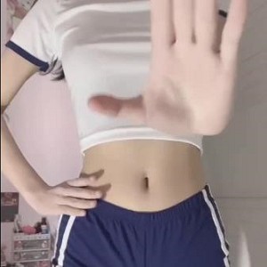 给力与活力，让人感受到无限的快乐。”奶熊在接受采访时说道。她的舞蹈视频不仅展现了她的舞技之高超，更展现了她对舞蹈的热爱与执着。如果你也想感受奶熊带来的舞蹈魅力，不妨来看她最新的舞蹈合集：极致完美的舞蹈精灵，千转百变的舞姿，让你沉醉在舞蹈的海洋中，感受舞蹈的魅力与魔力！