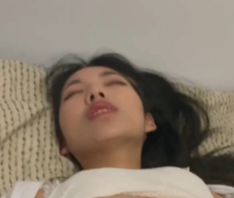 广西桂林师范大学黑丝学妹无屏障剪毛视频42分钟20秒1.45G