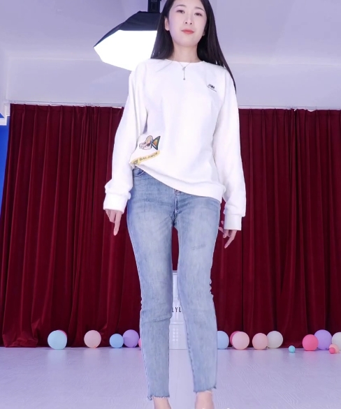 日月俱乐部热舞走秀、健身C3V803M百度盘