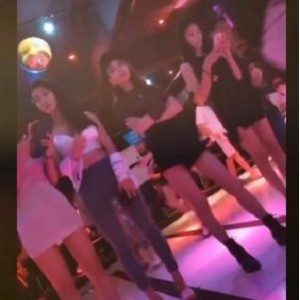 《老婆的J女体验-小说情景剧改编》16分钟视频，浪浪绿帽剪辑爽文下载