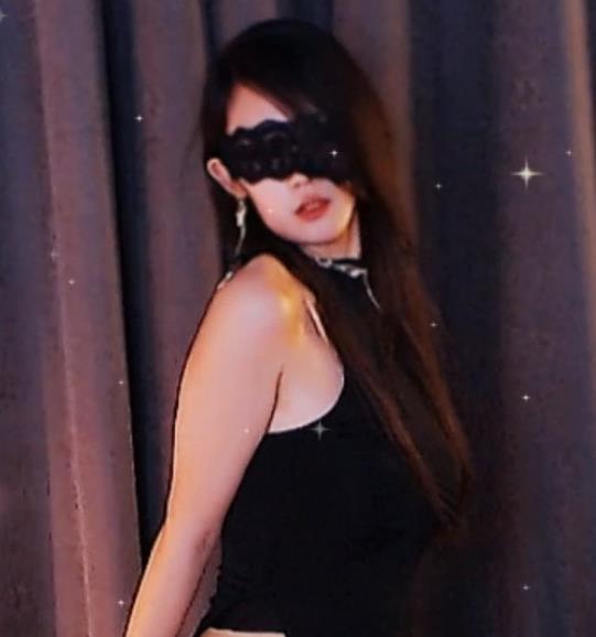 起感受她的魅力，一起沉浸在这个私人定制的5V-2.4G资源中，一起欣赏她的自拍视频，一起被她那素的女主魅力所征服吧！