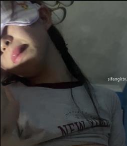 帅小伙精选美少女，身材美貌白，大长腿诱惑表情主动